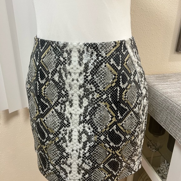 AQUA MINI SKIRT SIZE SMALL . Like new - Picture 6 of 16